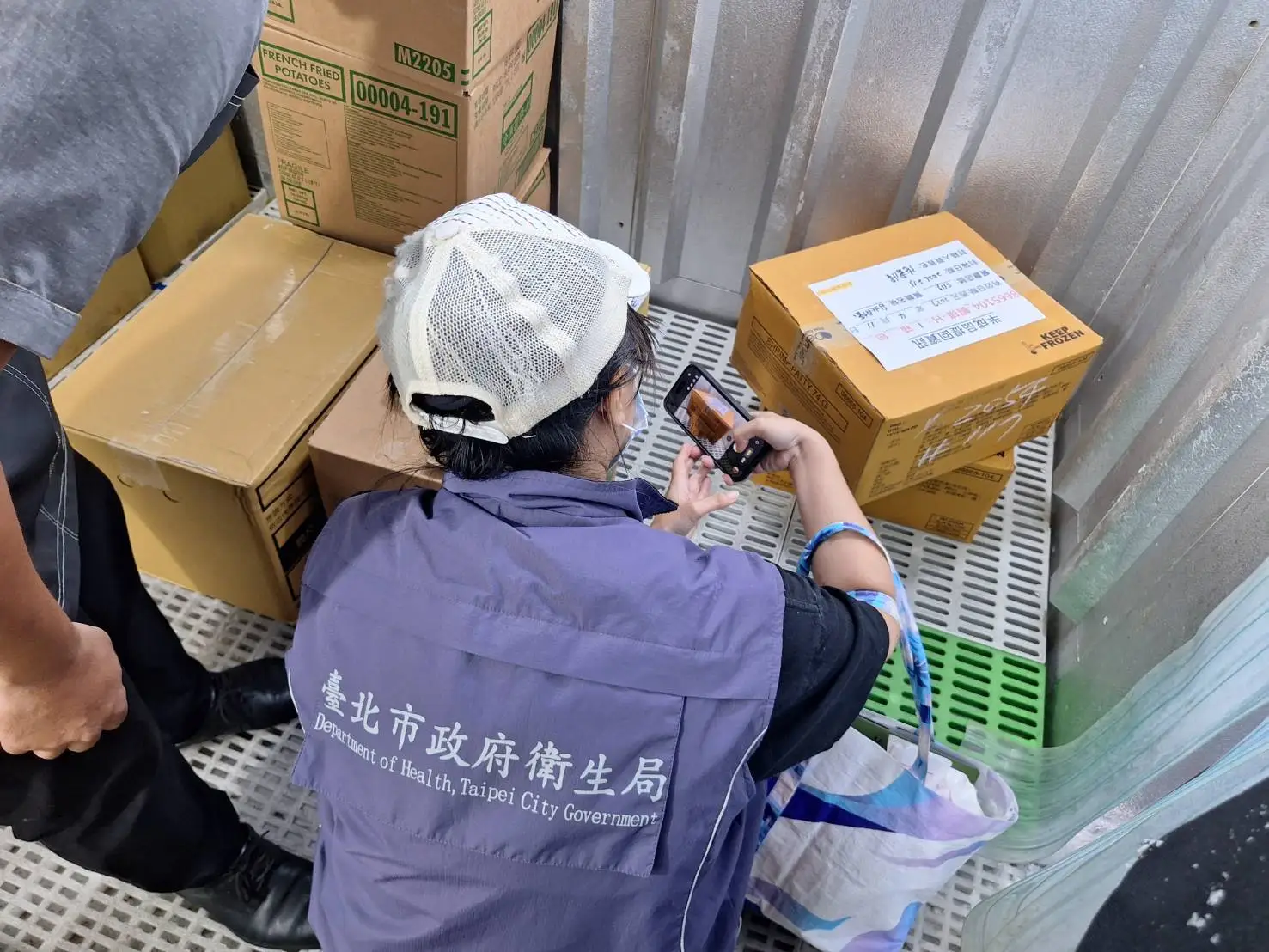麥當勞蝦排驗出動物用藥！全台2款漢堡停售　北市衛生局查核25家門市
