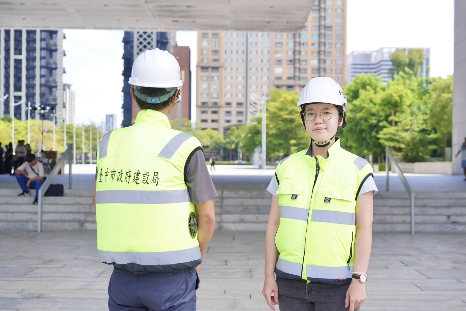 台中建設局首度導入「空調服」　內建風扇助戶外勤務人員降溫防暑