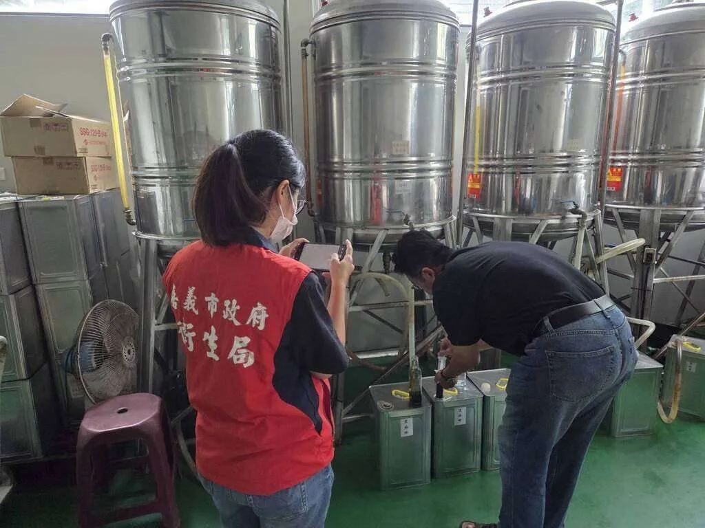 全國食用油脂抽驗658件　聖德科斯黑麻油苯駢芘超標、供貨商遭勒令停工