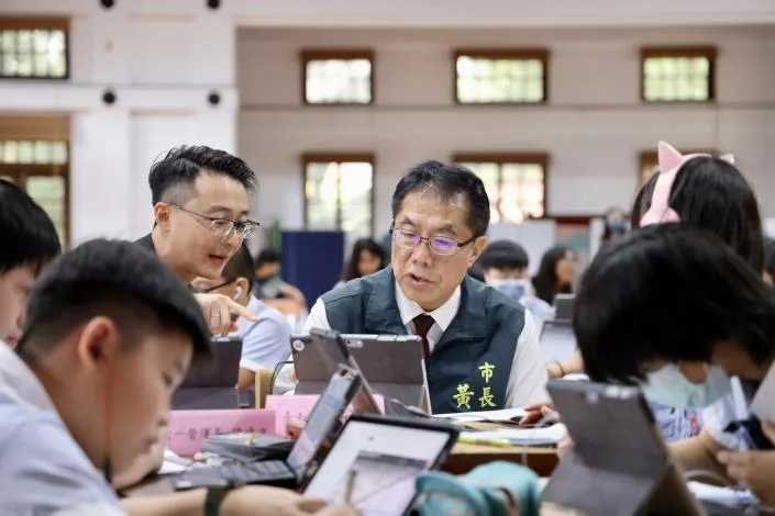 台南新學年教育政策升級　免費營養午餐、平板與AI課程同步上路