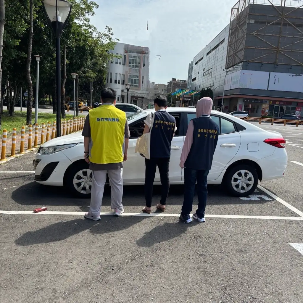 新車落地4天就被鎖定！新竹智慧系統揪欠稅車　117筆欠費近30萬元