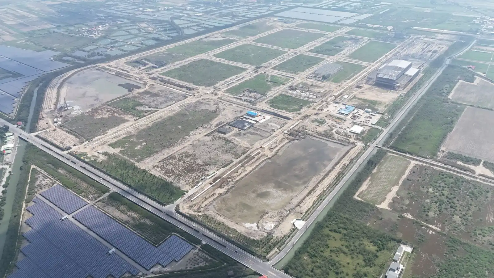 06 七股科技工業區採開發與建廠同步作業的模式,已辦理6次土地出租售作業,園區土地出_.jpg
