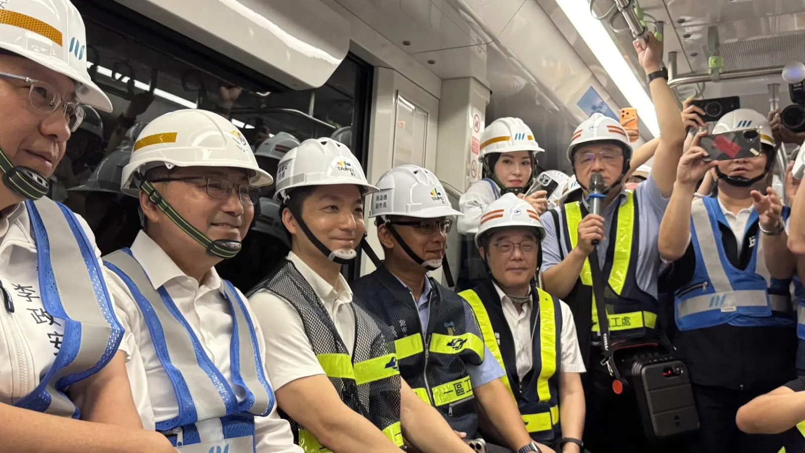 萬大線主線列車完成動態測試　雙北市長同乘見證工程新里程碑