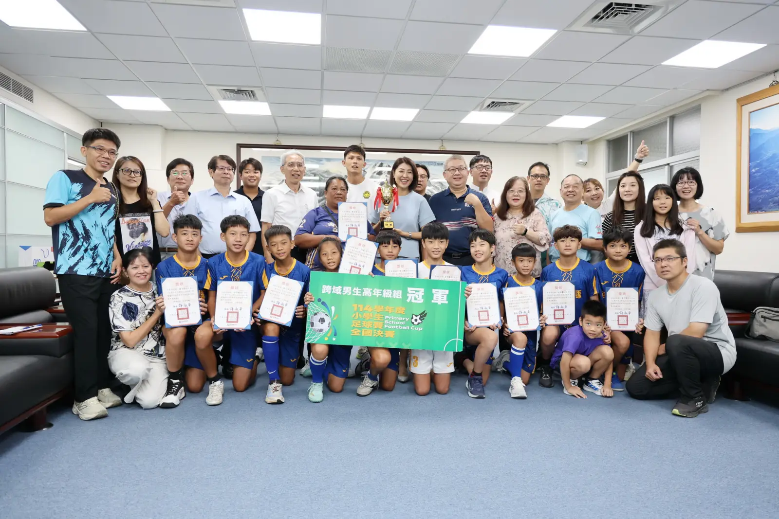 南投聯隊勇奪全國小學生足球冠軍　跨校組隊3比2擊退高雄強敵