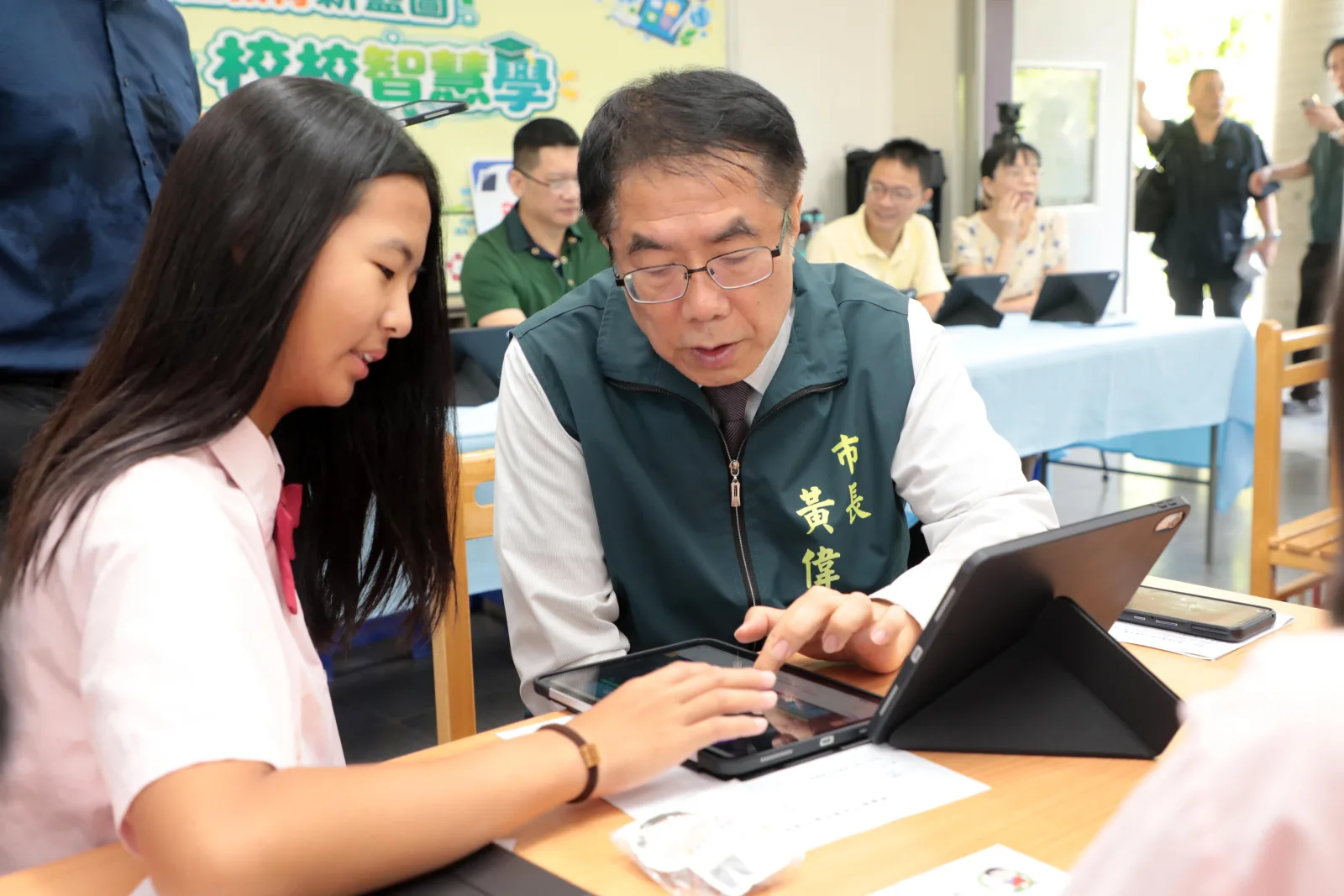 台南投入22億元推「生生有平板」　AI智慧教學115學年度全面啟動