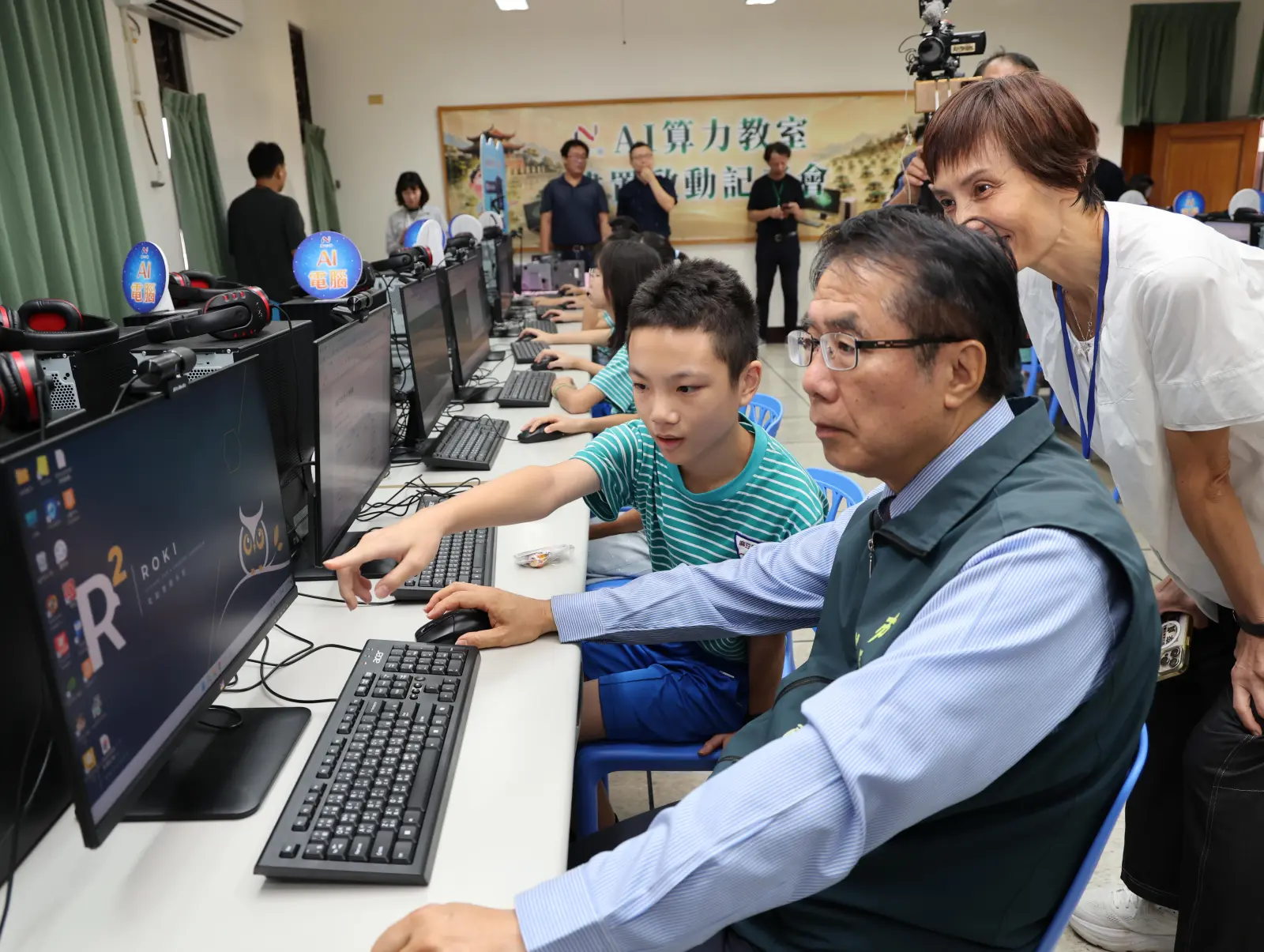 台南4730套AI電腦進校園　年底先建置202校