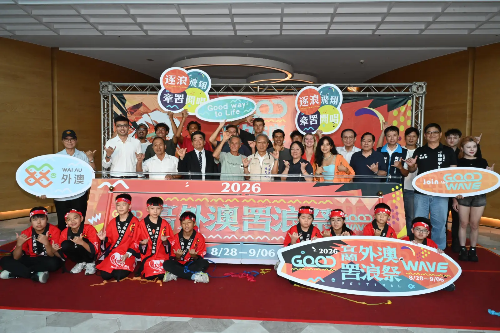 宜蘭外澳罟浪祭登場　國際衝浪好手競技、音樂祭煙火接力登場