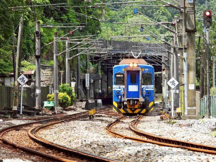 台鐵南迴線電車線故障修復 金崙至瀧溪站恢復正常行駛