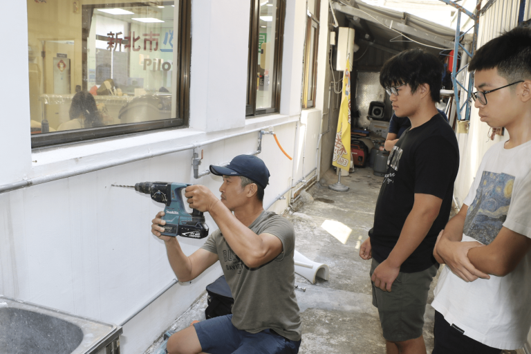 助街友安居樂業     林口觀照園攜手新北少年培力園     粉刷愛心房舍