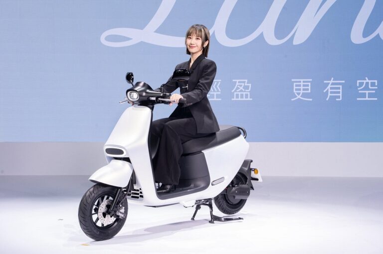 Lulu代言電動機車自曝感情觀！笑喊「我都負責騎車」　不愛坐後座：喜歡掌控方向